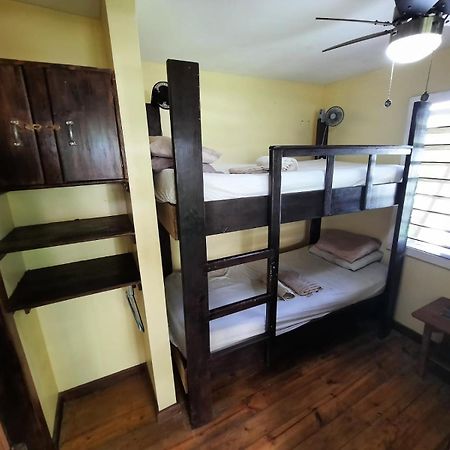 Roatan Backpackers' Hostel Sandy Bay Kültér fotó