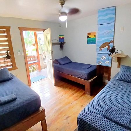 Roatan Backpackers' Hostel Sandy Bay Kültér fotó