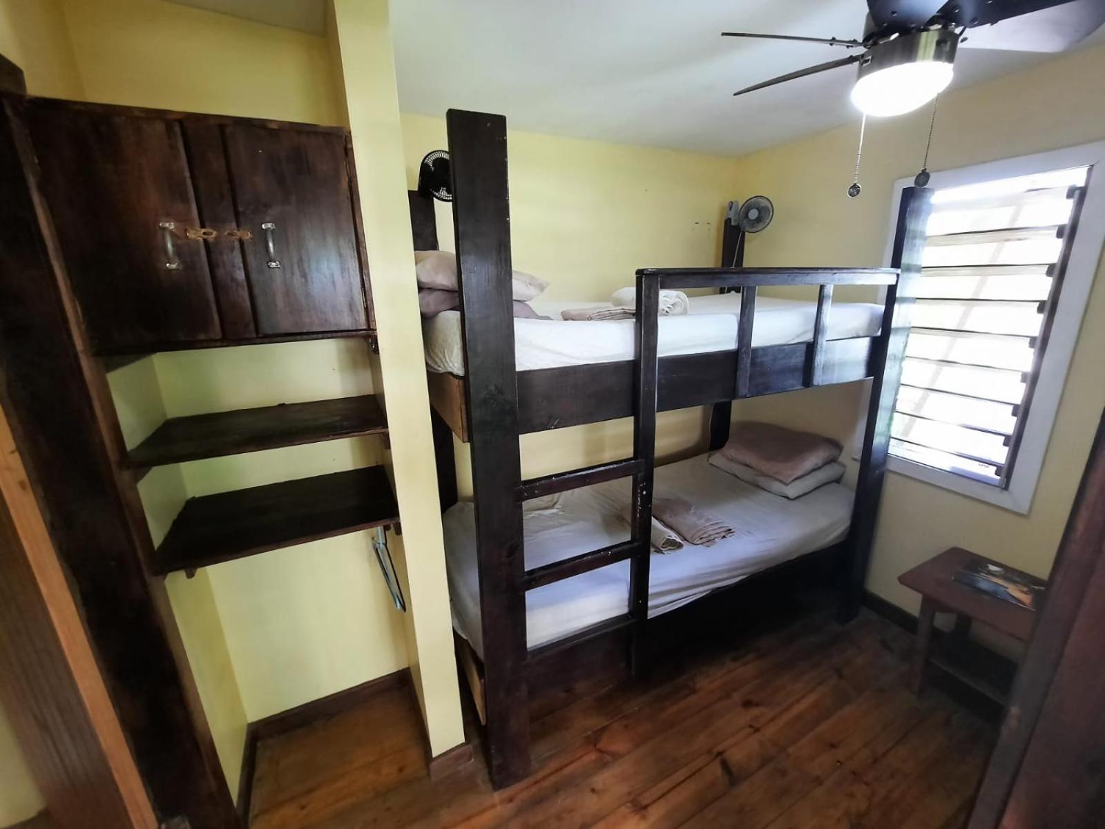 Roatan Backpackers' Hostel Sandy Bay Kültér fotó