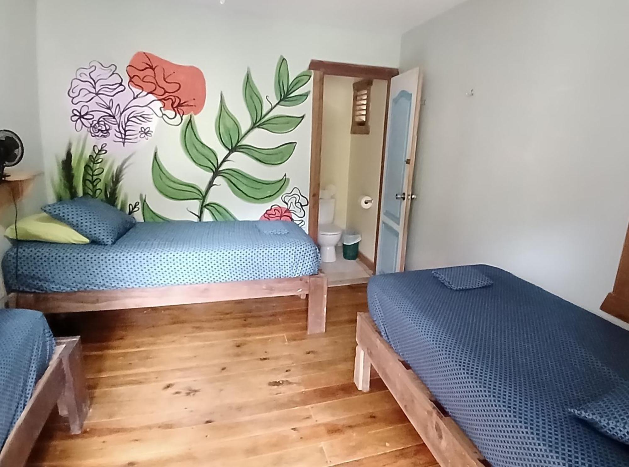 Roatan Backpackers' Hostel Sandy Bay Kültér fotó