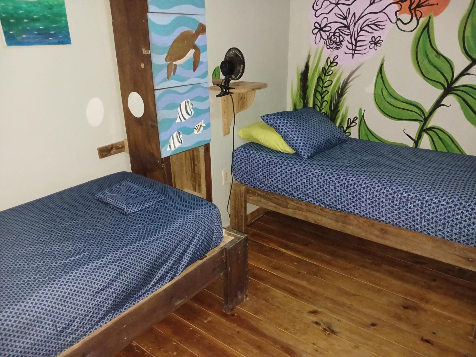 Roatan Backpackers' Hostel Sandy Bay Kültér fotó