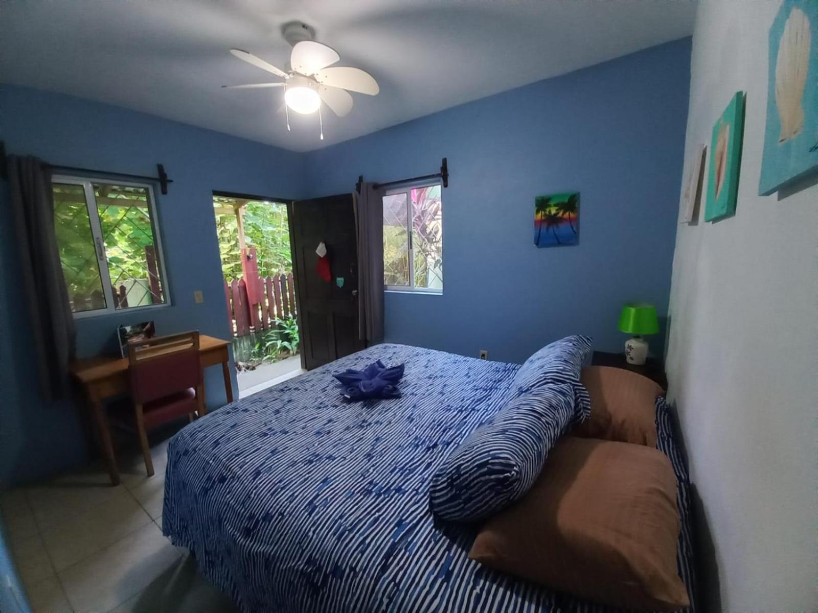 Roatan Backpackers' Hostel Sandy Bay Kültér fotó