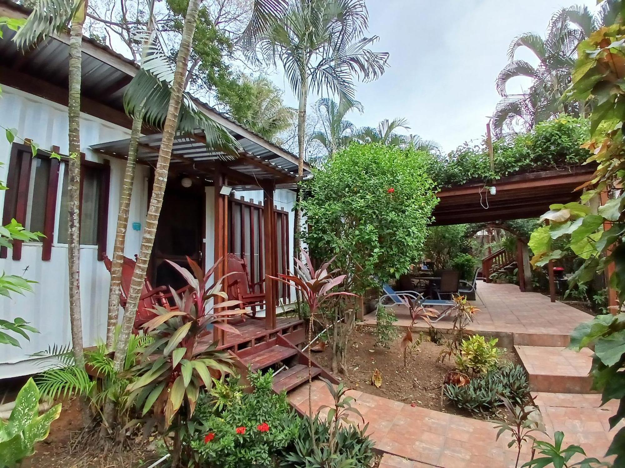 Roatan Backpackers' Hostel Sandy Bay Kültér fotó
